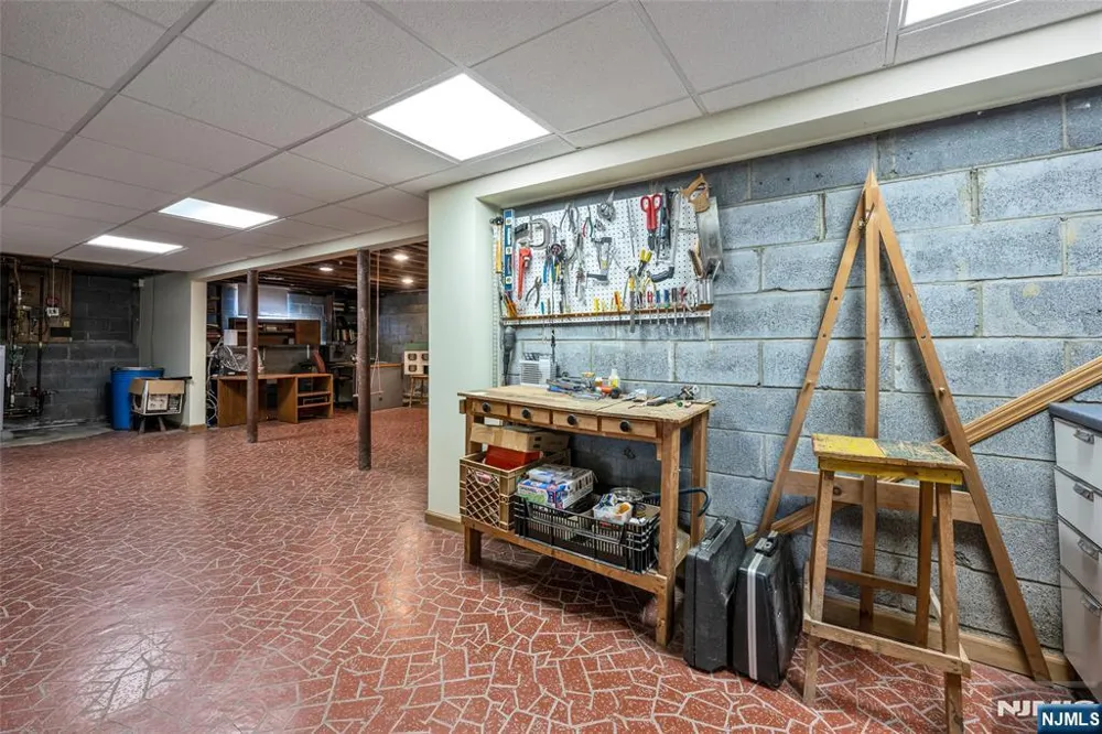 10 Woodmere Road Caldwell, NJ 07006