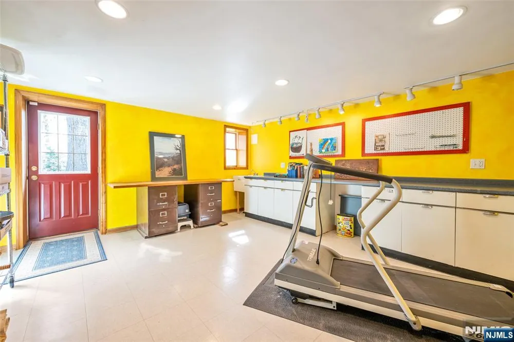 10 Woodmere Road Caldwell, NJ 07006