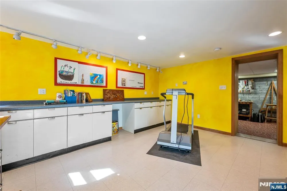 10 Woodmere Road Caldwell, NJ 07006