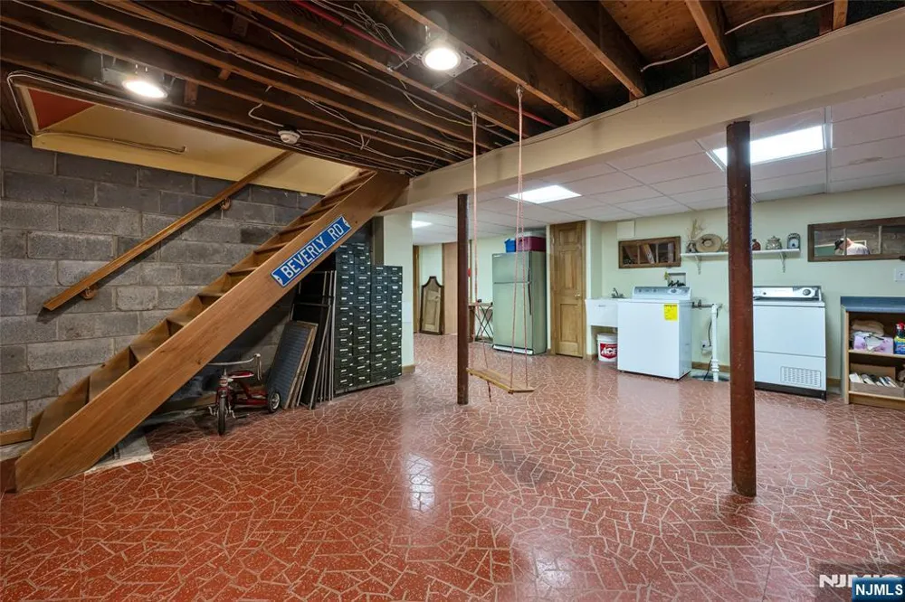 10 Woodmere Road Caldwell, NJ 07006