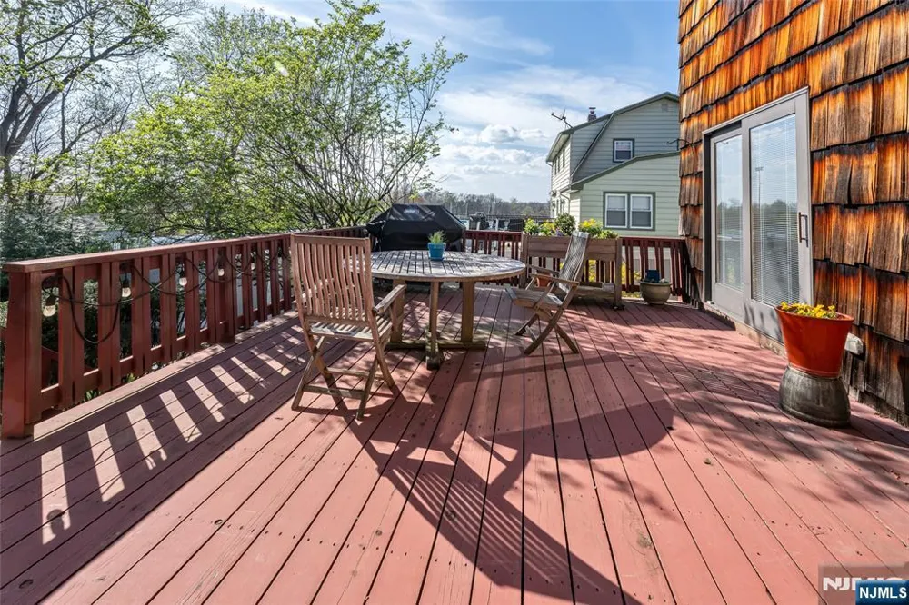 10 Woodmere Road Caldwell, NJ 07006
