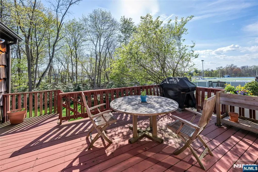 10 Woodmere Road Caldwell, NJ 07006