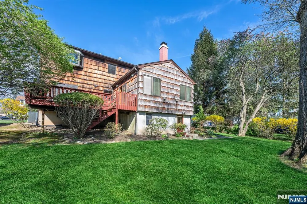 10 Woodmere Road Caldwell, NJ 07006