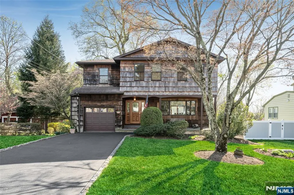 10 Woodmere Road Caldwell, NJ 07006
