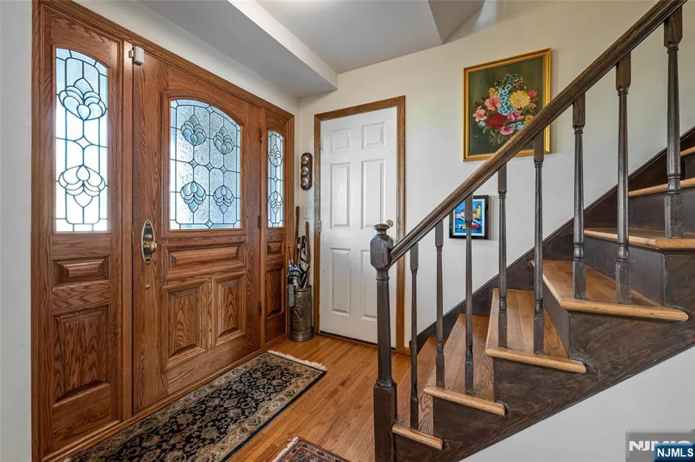 10 Woodmere Road Caldwell, NJ 07006