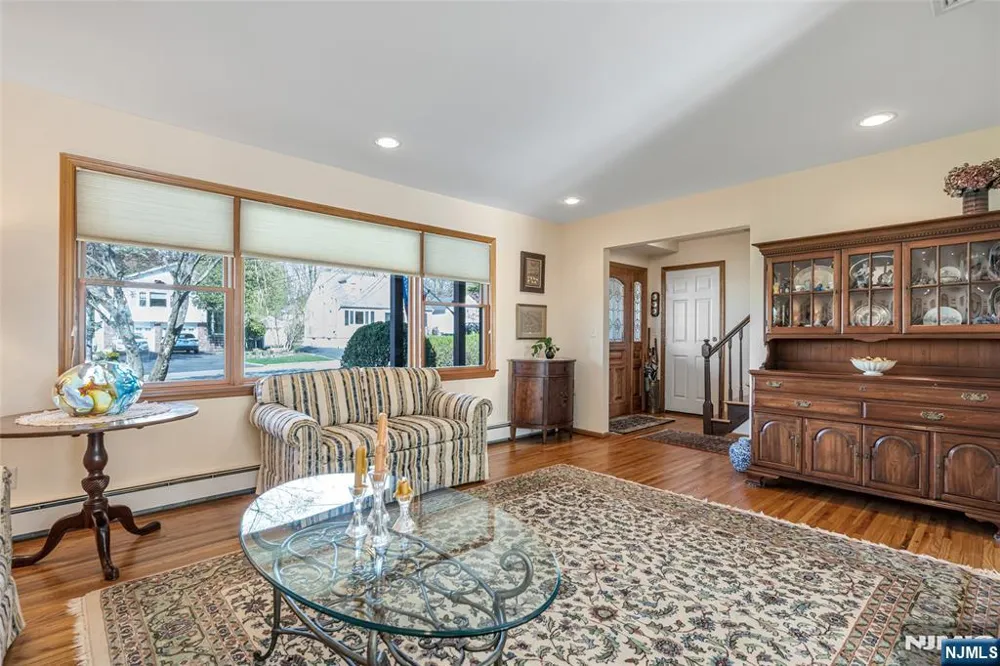 10 Woodmere Road Caldwell, NJ 07006