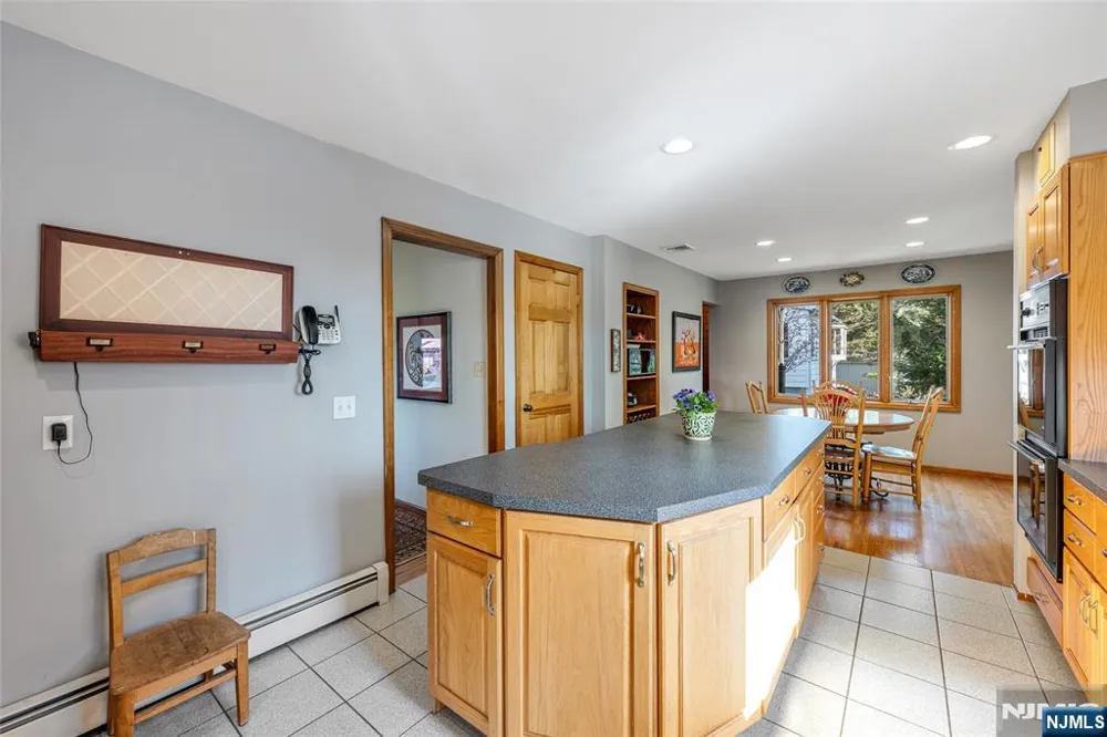 10 Woodmere Road Caldwell, NJ 07006