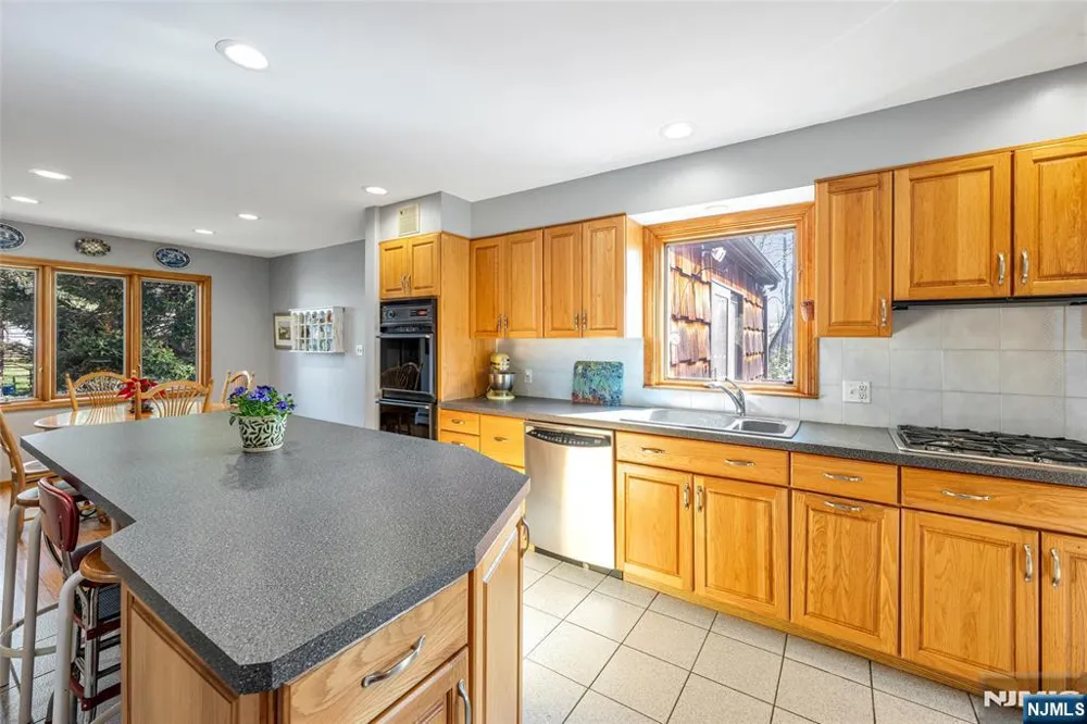 10 Woodmere Road Caldwell, NJ 07006