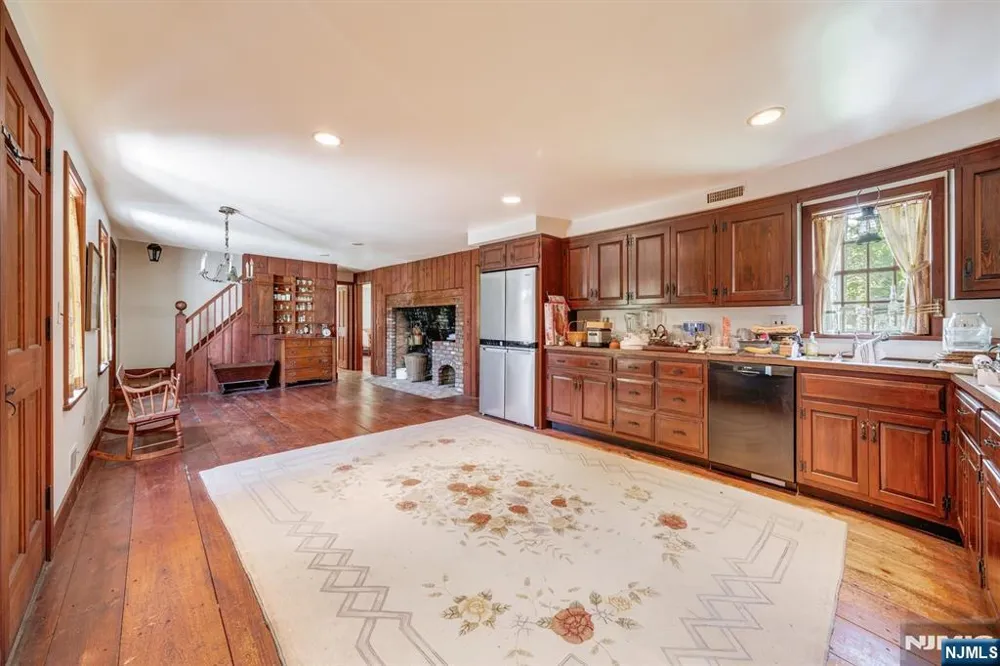 1 Canoe Roseland, NJ 07068