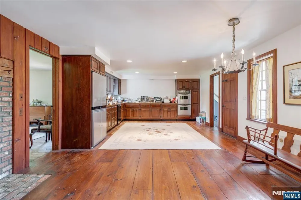1 Canoe Roseland, NJ 07068