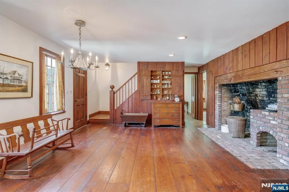 1 Canoe Roseland, NJ 07068