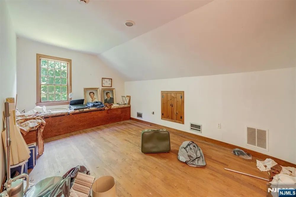 1 Canoe Roseland, NJ 07068