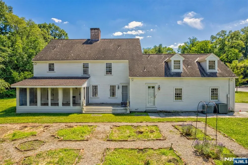 1 Canoe Roseland, NJ 07068