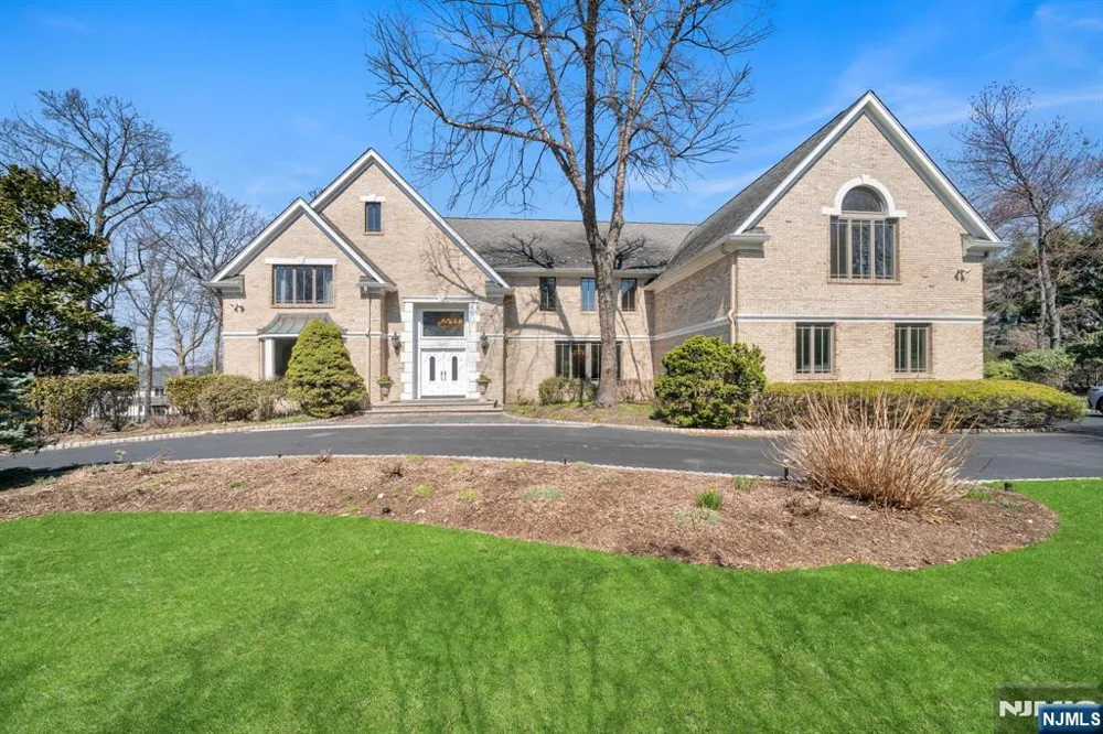 837 Apple Ridge Road Franklin Lakes, NJ 07417