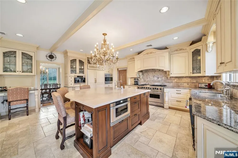 837 Apple Ridge Road Franklin Lakes, NJ 07417