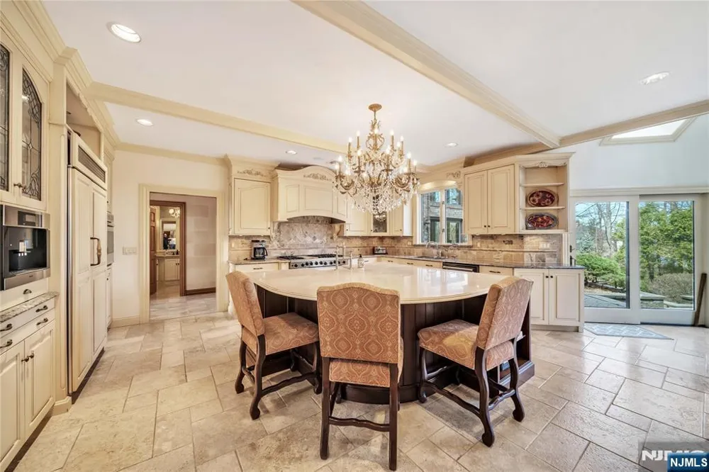 837 Apple Ridge Road Franklin Lakes, NJ 07417