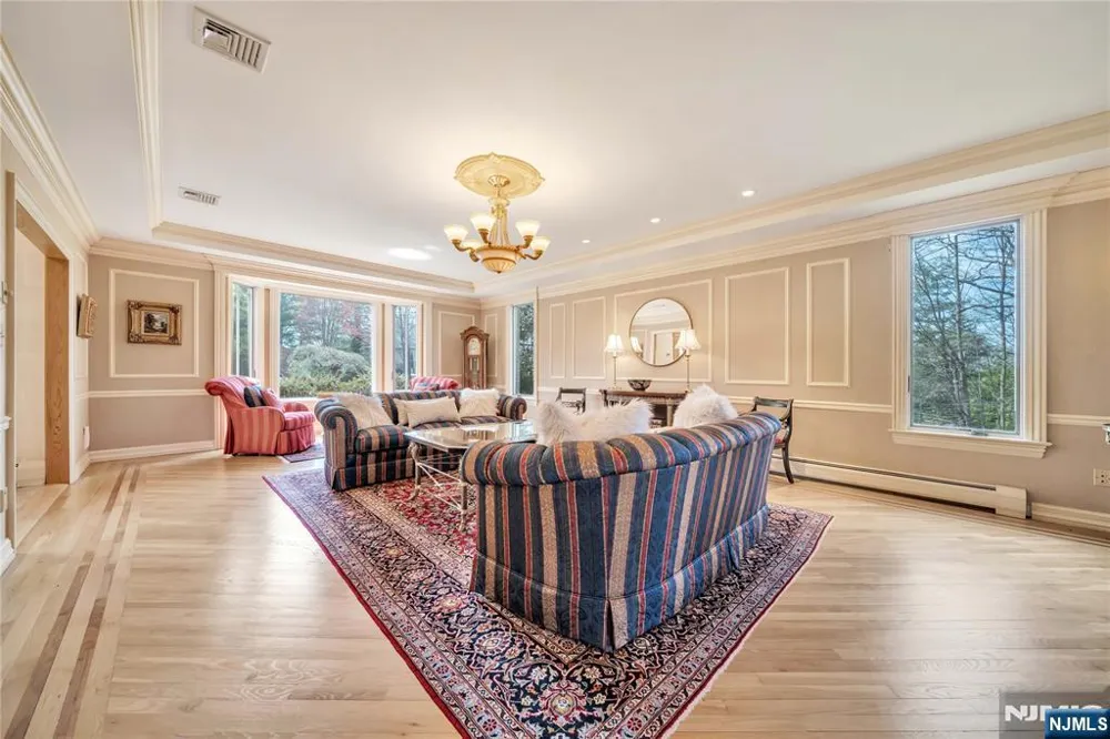 837 Apple Ridge Road Franklin Lakes, NJ 07417