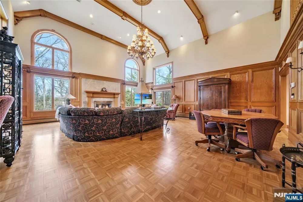 837 Apple Ridge Road Franklin Lakes, NJ 07417