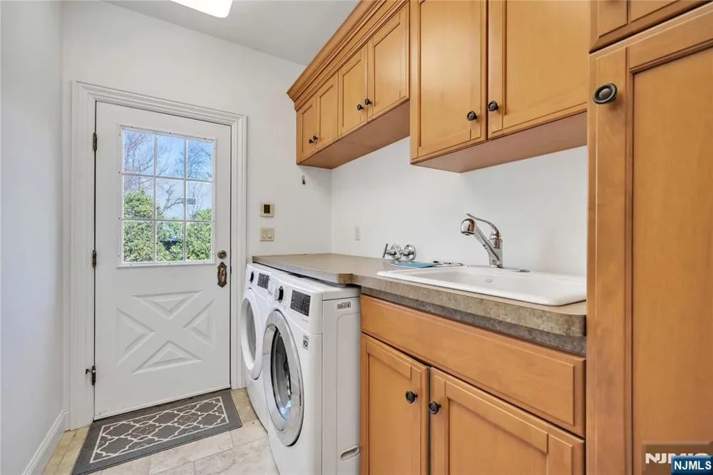 837 Apple Ridge Road Franklin Lakes, NJ 07417