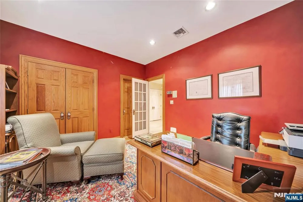 837 Apple Ridge Road Franklin Lakes, NJ 07417
