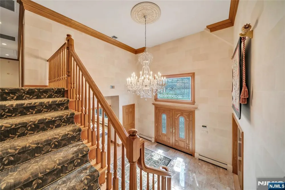 837 Apple Ridge Road Franklin Lakes, NJ 07417