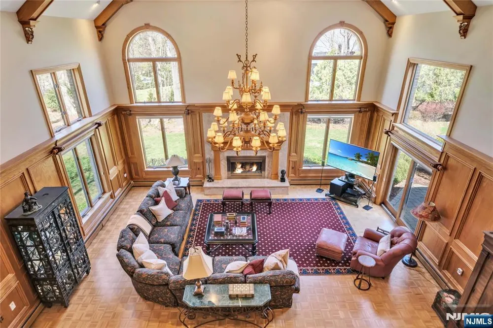 837 Apple Ridge Road Franklin Lakes, NJ 07417