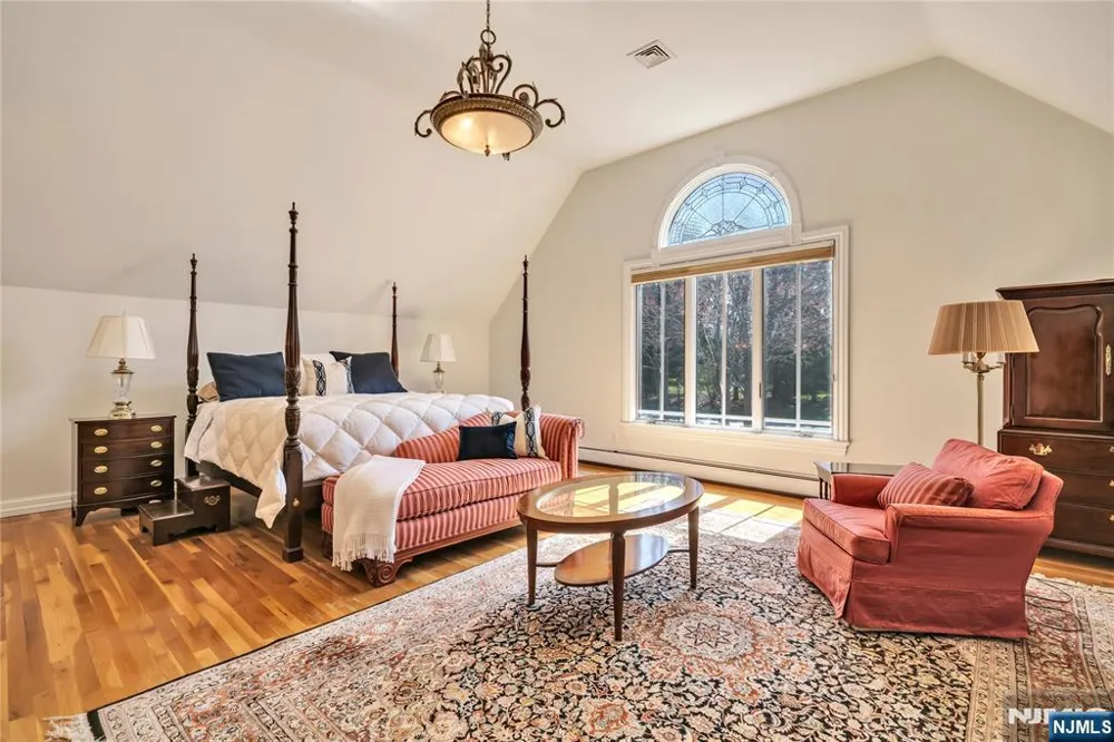 837 Apple Ridge Road Franklin Lakes, NJ 07417