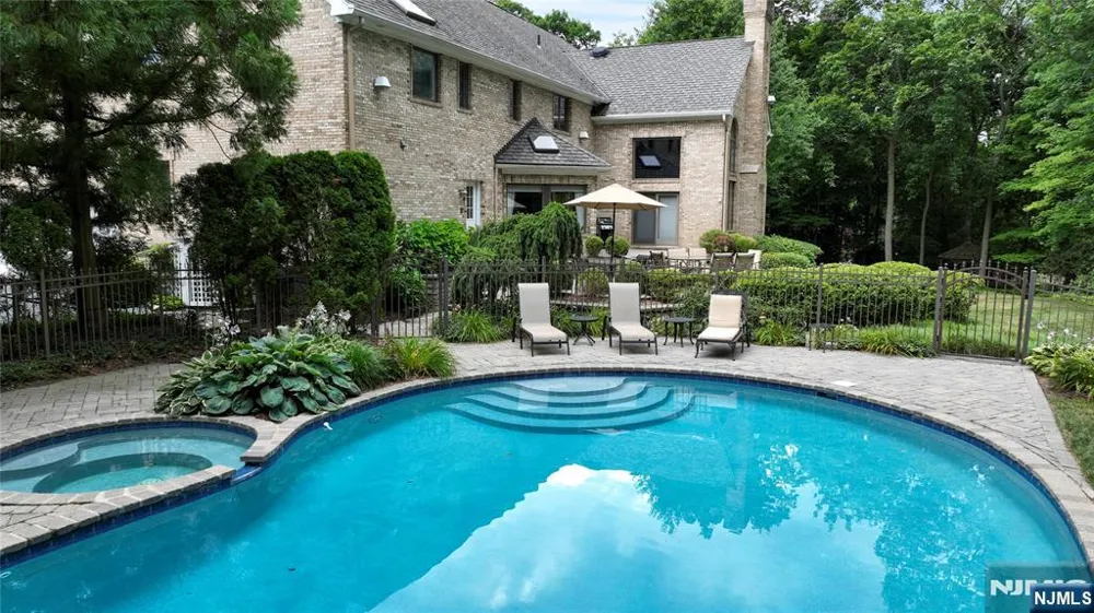 837 Apple Ridge Road Franklin Lakes, NJ 07417