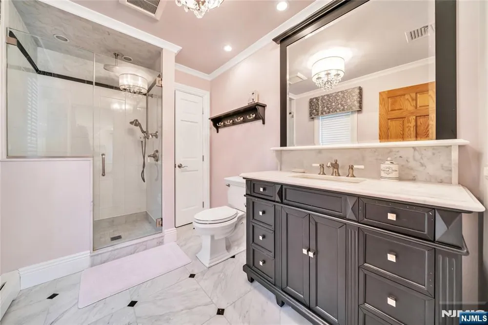 837 Apple Ridge Road Franklin Lakes, NJ 07417
