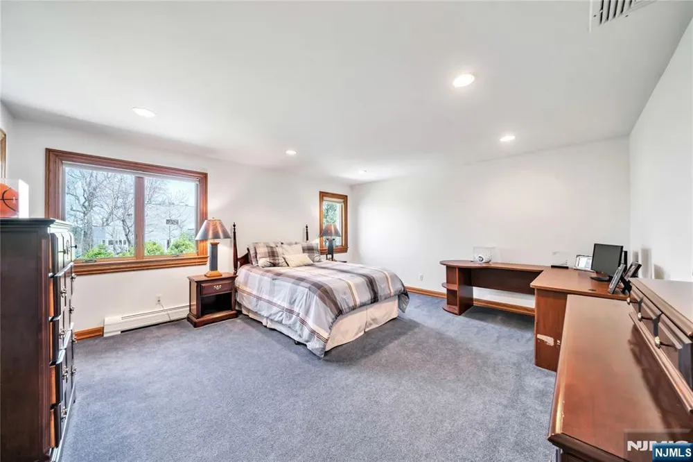 837 Apple Ridge Road Franklin Lakes, NJ 07417