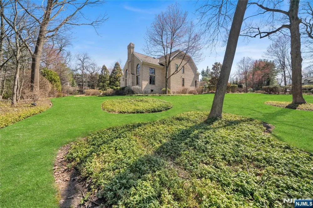 837 Apple Ridge Road Franklin Lakes, NJ 07417