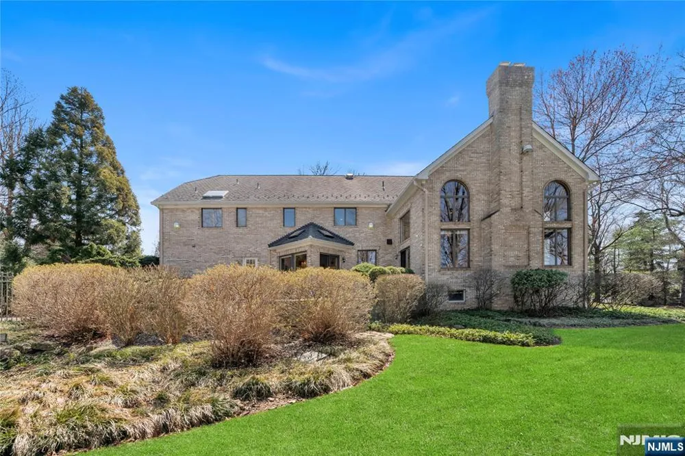 837 Apple Ridge Road Franklin Lakes, NJ 07417