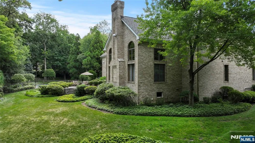 837 Apple Ridge Road Franklin Lakes, NJ 07417