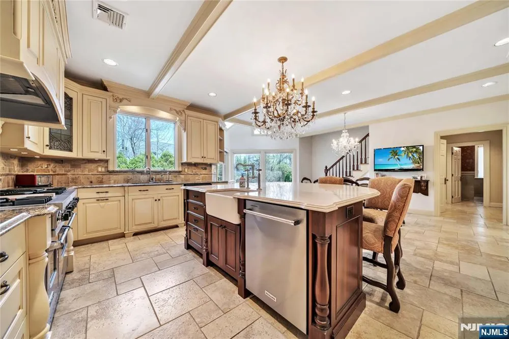 837 Apple Ridge Road Franklin Lakes, NJ 07417