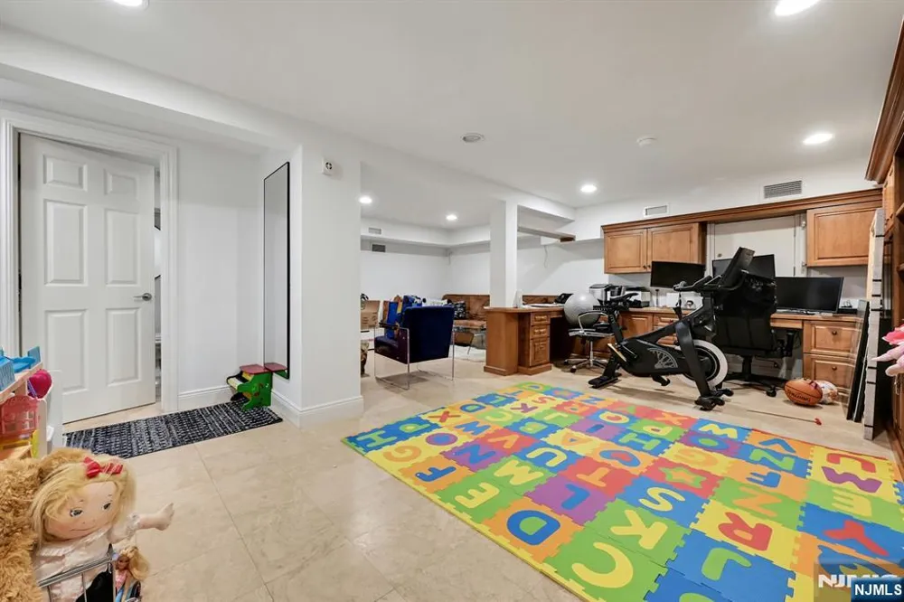 76 Engle Street Tenafly, NJ 07670