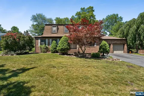 39 Robin Hood Way
