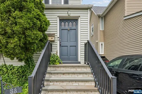 33 Myrtle Avenue