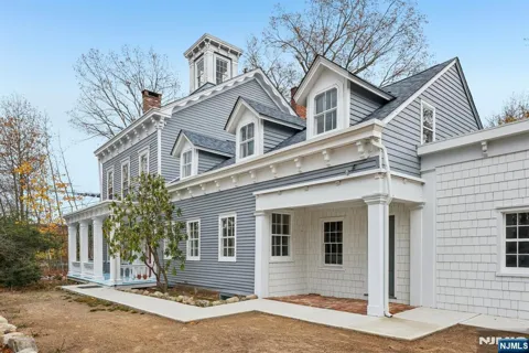 142 Island Road