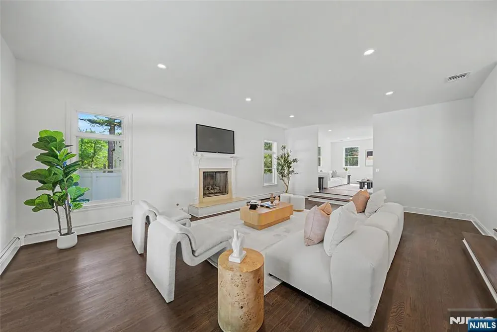 337 Franklin Haworth, NJ 07641