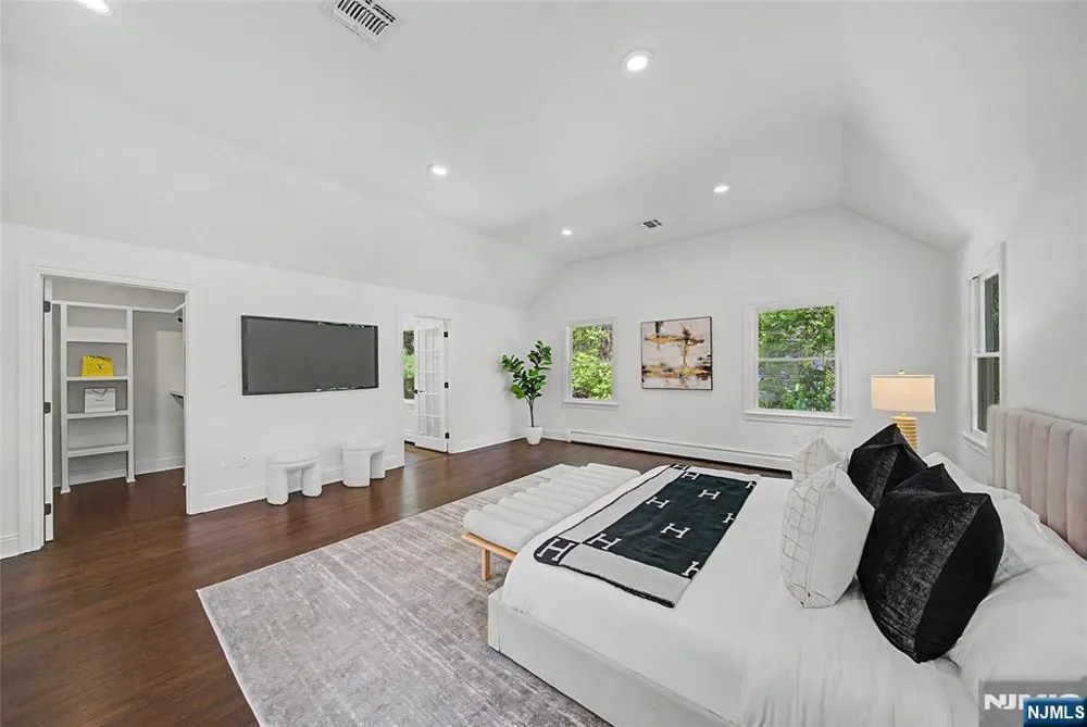 337 Franklin Haworth, NJ 07641