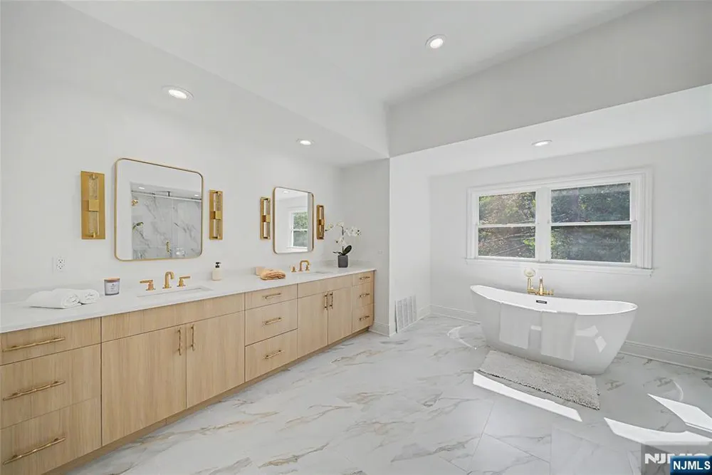 337 Franklin Haworth, NJ 07641