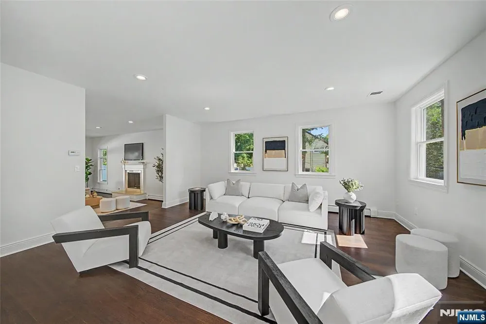 337 Franklin Haworth, NJ 07641