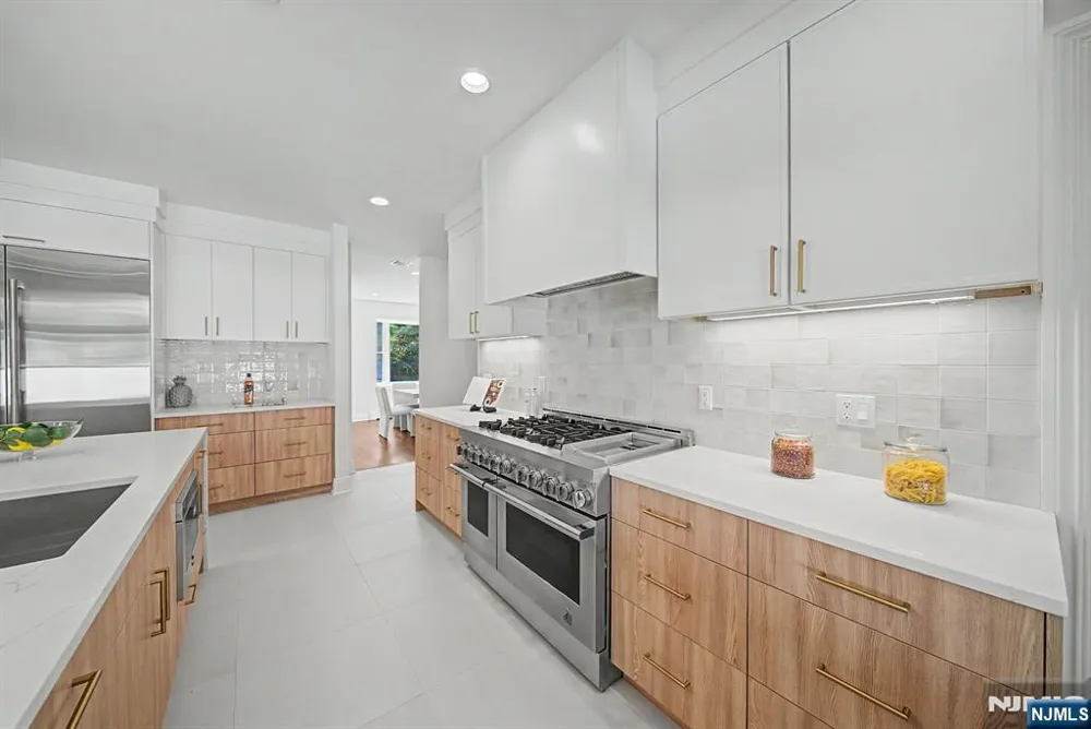 337 Franklin Haworth, NJ 07641