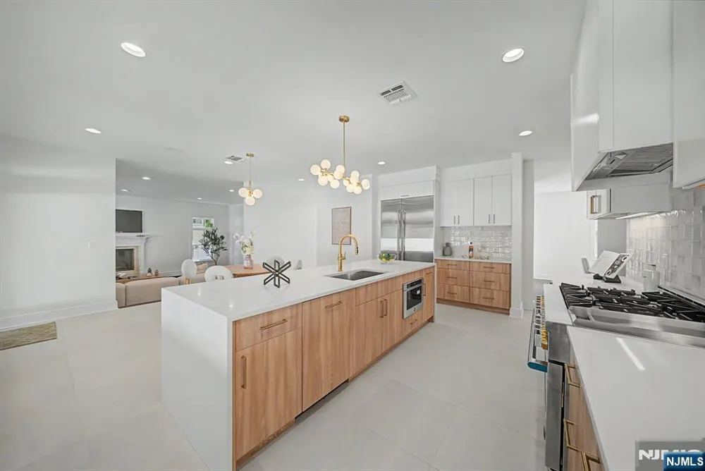 337 Franklin Haworth, NJ 07641