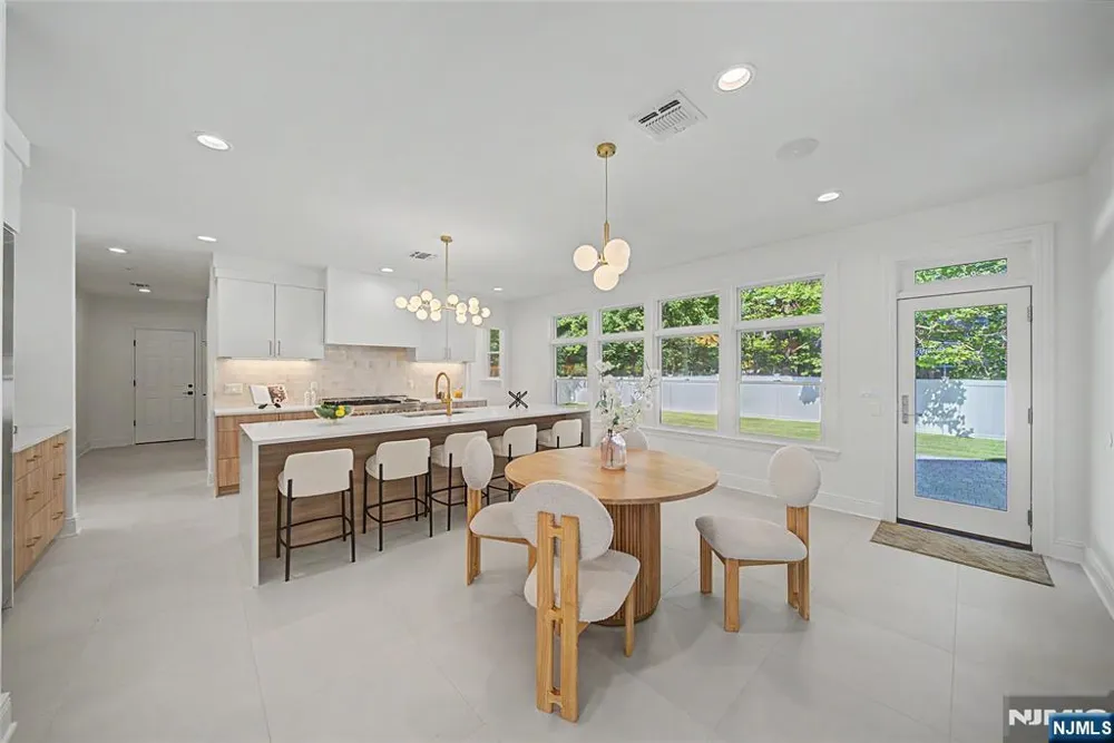 337 Franklin Haworth, NJ 07641