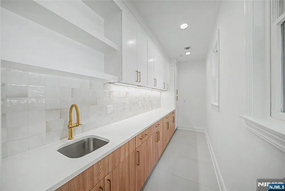 337 Franklin Haworth, NJ 07641