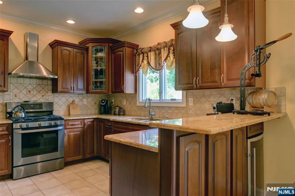 66 Boulevard Pequannock Township, NJ 07440