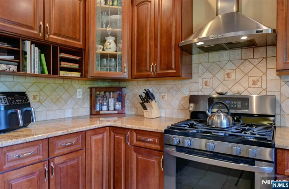 66 Boulevard Pequannock Township, NJ 07440