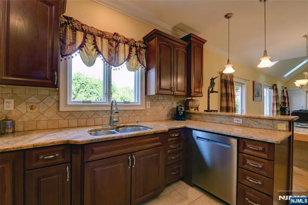 66 Boulevard Pequannock Township, NJ 07440