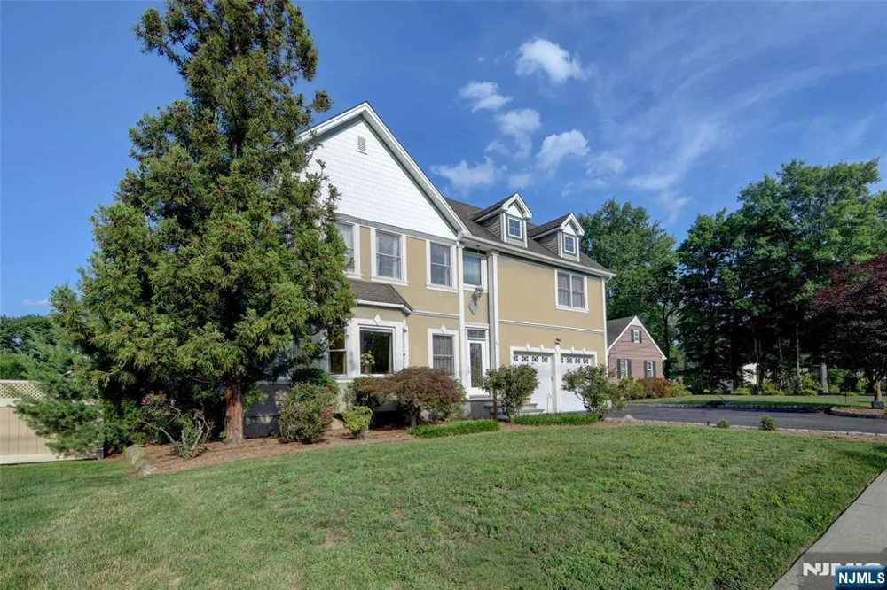66 Boulevard Pequannock Township, NJ 07440